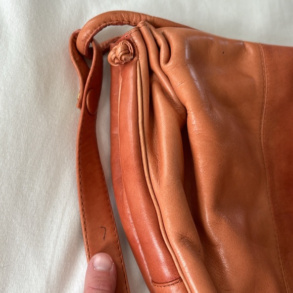 Vintage Gloria Vanderbilt Tan Slouch Shoulder Crossbody Bag Scarf Boho Western - Picture 16 of 17